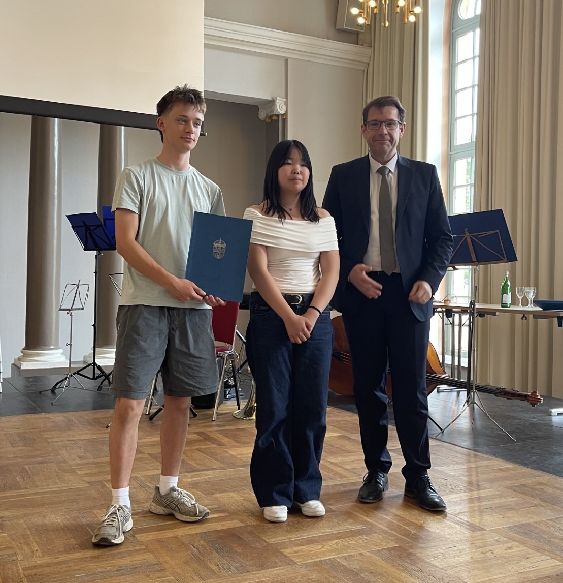 Siegerehrung Rina makino und Simon Senftleben